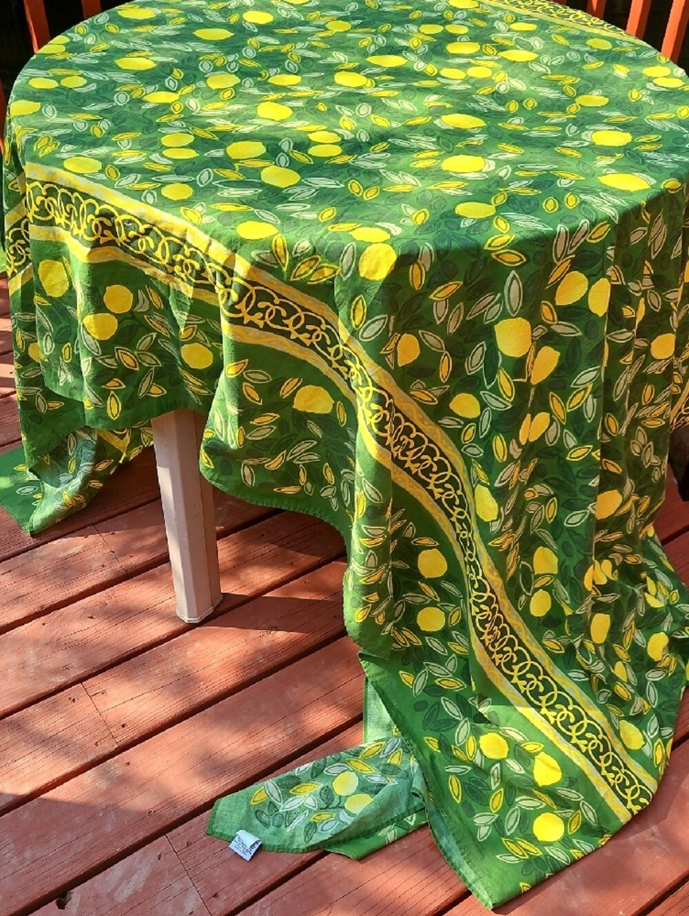 NEW Food Network Yellow Lemon Print on Green Tablecloth with Decorative Border